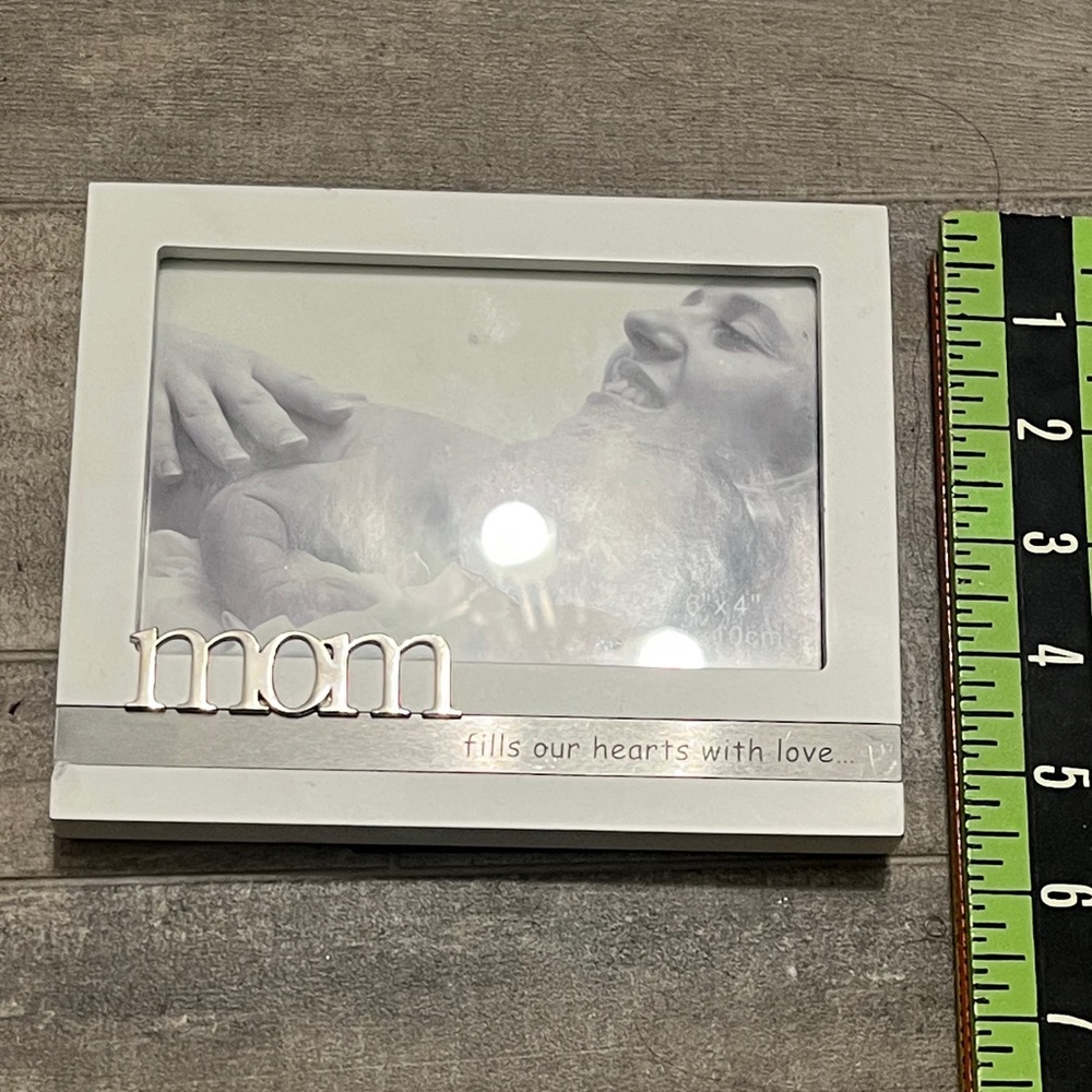 White 'Mom' Photo Frame - Picture 10 of 10